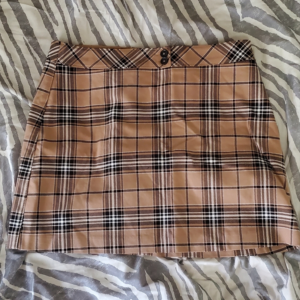Tan Plaid Mini Skirt | Neutral Preppy Style | Gently Used Size M